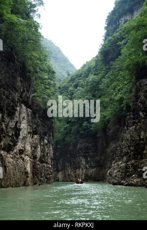 A tourist boat makes its way along the Daning River Small Gorges, a tributary off the Three Gorges on the Yangtze River. An area of great beauty, for  Stock Photo