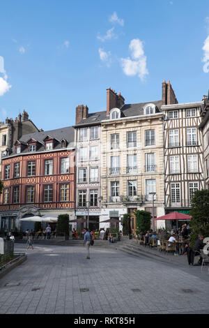 Rouen (Normandy, northern France): Square Verdrel in autumn, in the ...