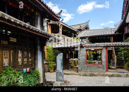 Buildings in traditional Naxi style in Lijiang old town, Yunnan, China Stock Photo