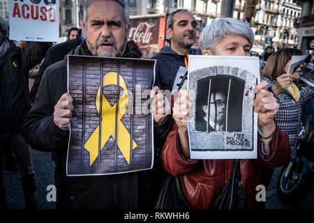 Barcelona, Spain. 12th Feb 2019. Workers of the Department of Economy and Finance show solidarity posters with political prisoners. Hundreds of workers and officials of the General office of Catalonia have gone out to show their solidarity with political prisoners on their first day of trial.  The workers of the Department of Economy have blocked the traffic of the Gran Vía during the protest. Credit: SOPA Images Limited/Alamy Live News Stock Photo