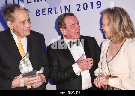 11 February 2019, Germany (German), Berlin: Arthur Cohn (l-r), former German Chancellor Gerhard Schröder (SPD) and Faye Dunaway participate in the 'Cinema for Peace Gala' at the Westhafen Event & Convention Center. Photo: Britta Pedersen/dpa Stock Photo