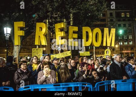 Barcelona, Spain. 12th Feb, 2019. Catalan separatists gather to protest the start of the Supreme Court trial against 12 Catalan leaders charged of sedition and rebellion against Spain and the misuse of public funds in relation with a banned referendum on secession and an independence vote at the Catalan Parliament in October 2017. Credit: Matthias Oesterle/Alamy Live News Stock Photo