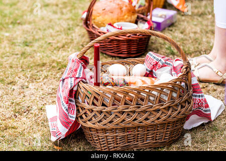 Osterkörbchen Stock Photo - Download Image Now - Easter Basket, Easter Egg,  Easter - iStock