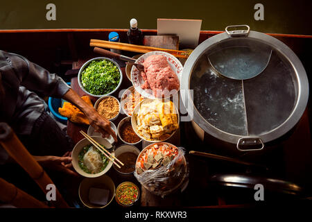 thai noodle food making on floating boat in floating market thailand Stock Photo