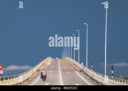 Sadong Bridge Linking Between Sadong Jaya And Sebuyau Sarawak Malaysia Stock Photo Alamy