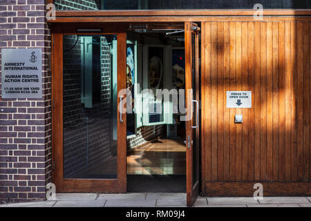 Amnesty International HQ Headquarters at 25 New Inn Yard, London EC2A 3EA, also the Amnesty International Human Rights Action Center Refugees Welcome Stock Photo