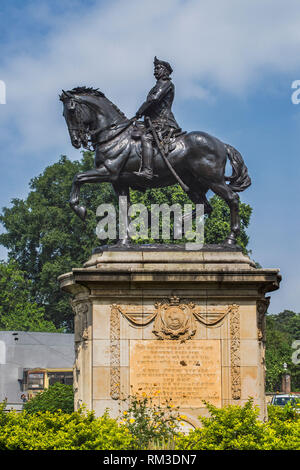 Maharaja Sayajirao Gaekwad statue, Vadodara, Gujarat, India, Asia Stock Photo