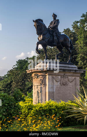 Maharaja Sayajirao Gaekwad statue, Vadodara, Gujarat, India, Asia Stock Photo