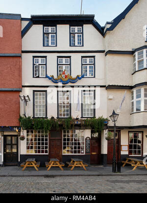 Famous Royal Navy Volunteer, King Street, Bristol, UK  17th century Inn Stock Photo