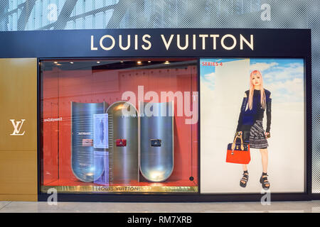 Selfridges Joint window display between Louis Vuitton and artist Yayoi  Kusama - London UK - Waxwork figure Stock Photo - Alamy