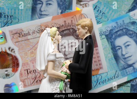 BRIDE AND GROOM FIGURES WITH BRITISH BANKNOTES RE WEDDING COSTS MARRIAGE DIVORCE LAWYERS FIRST TIME HOUSE BUYERS ETC UK