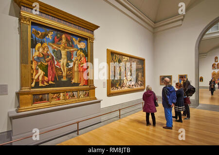 LONDON TRAFALGAR SQUARE THE NATIONAL GALLERY SAINSBURY WING PEOPLE VIEWING RENAISSANCE PAINTINGS Stock Photo