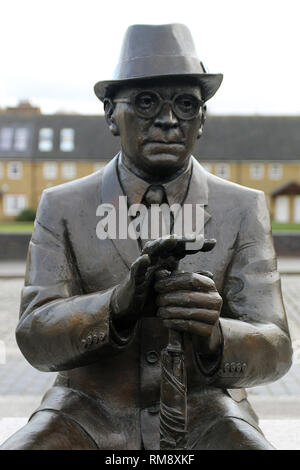 Statue of Dr Alfred Salter (16 June 1873 – 24 August 1945) in Bermondsey who was a British medical practitioner and Labour Party politician. Stock Photo