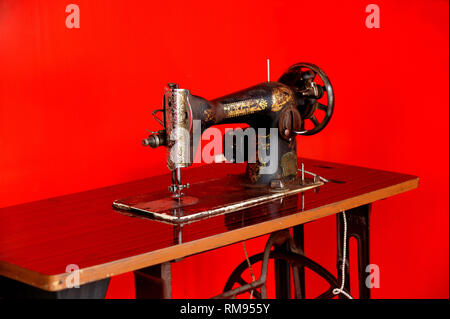 Old Vintage manual hand sewing machine, India, Asia Stock Photo