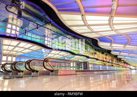 Moving walkways, Helmut Jahn tunnel passageway of United Airlines Terminal, Chicago O'Hare International Airport Terminal, Chicago, Illinois, USA Stock Photo