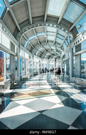Air travelers walking through Chicago O'Hare International Airport corridor, United Airlines Terminal 1, Chicago, Illinois, USA Stock Photo