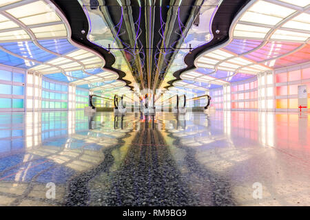 Moving walkways, Helmut Jahn tunnel passageway of United Airlines Terminal, Chicago O'Hare International Airport Terminal, Chicago, Illinois, USA Stock Photo