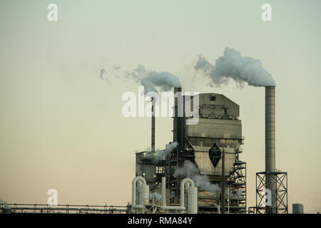 Air pollution from processing plant Stock Photo