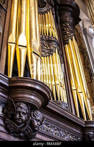 BIRMINGHAM, UK - March 2018 Golden Organ Pipes at St. Philip Cathedral Birmingham England. Elaborate Wood Carving of Cherub Face. Instrument Used by C Stock Photo