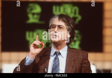 Frank Elstner (photo) celebrates his 60th birthday on Apri 19, 2002. The TV presenter from Linz, a producer and media manager went down in German television history as the inventor of 'Wetten, dass ...?' He also moderated shows like 'Die Montagsmaler', 'Jeopardy', 'Elstner und die Detektive' and 'Aber hallo!'. Currently Frank Elstner is about to take over the ARD show 'Verstehen Sie Spass?'from Cherno Jobatey. Stock Photo