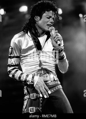 The american popstar Michael Jackson performs in concert. Michael Jackson, singer, USA, Auftritte / Film Stock Photo