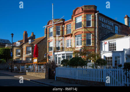 posh second home celebrity owning area Seaview, Hotel, houses, shops, high, street, seafront, yacht, club, Stock Photo