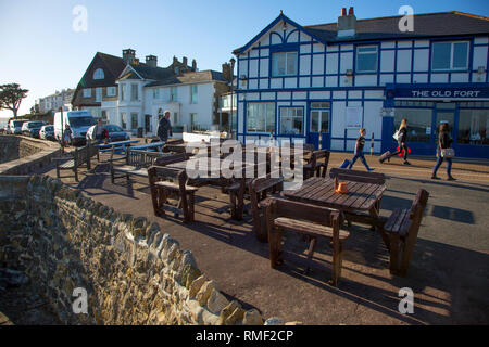 posh second home celebrity owning area Seaview, Hotel, houses, shops, high, street, seafront, yacht, club, Stock Photo