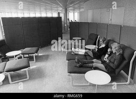 Employees of the BMW sit on deck chairs and eat in the rest area of ??the administration building at Petuelring 130 in Munich. Stock Photo