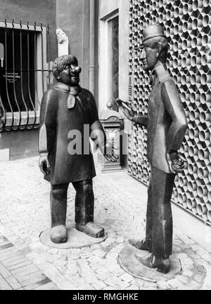 Sculptures of the two figures Tuennes (left) and Schael (right) from the Haenneschen puppet theater. Undated picture, ca. 1970s Stock Photo