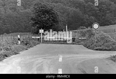 Dead end of a road on the inner German border near Weissenborn. On the left, a sign of the Federal Border Guard saying: 'Stop! Border here!'. Stock Photo