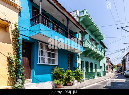 Old houses in Calle de San Antonio, Barrio Getsemaní, Cartagena de Indias, Colombia. Stock Photo