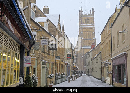 View up Black Jack Street, Octavias Bookshop, to Church of St. John Baptist, winter snow Cirencester town centre, Gloucestershire, England, GL7 2AA Stock Photo