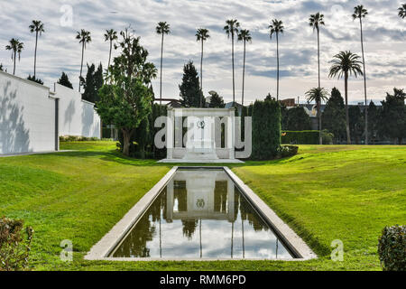 Douglas Fairbanks Sr and Douglas Fairbanks Jr grave in the Hollywood ...