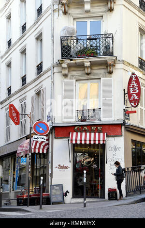 tobacco town paris ar Tobacco shop - Montmartre - Paris - France Stock Photo