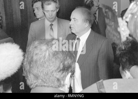 Moscow, USSR - August 23, 1991: President of the USSR Mikhail Sergeevich Gorbachev at extraordinary session of Supreme Soviet of people's deputies of the USSR Stock Photo