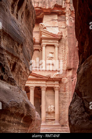 The Treasury, Al-Khazneh, Petra, Ma'an Governorate, Jordan Stock Photo