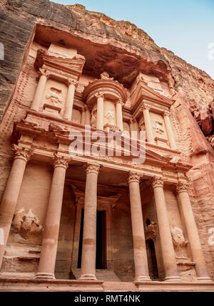 The Treasury, Al-Khazneh, Petra, Ma'an Governorate, Jordan Stock Photo