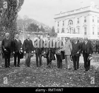 U.S. President Herbert Hoover (4th left) with Members of Sons of the American Revolution, White House, Washington DC, USA, October 25, 1929 Stock Photo