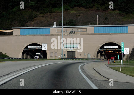 Blue mountain tunnel in Pennsylvania Stock Photo