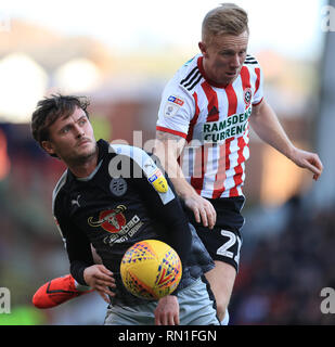 Sheffield United's Mark Duffy and Reading's John Swift battle for the ball during the Sky Bet Championship match at Bramall Lane, Sheffield. Stock Photo