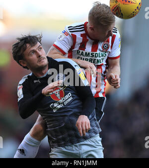Sheffield United's Mark Duffy (right) and Reading's John Swift battle for the ball during the Sky Bet Championship match at Bramall Lane, Sheffield. Stock Photo