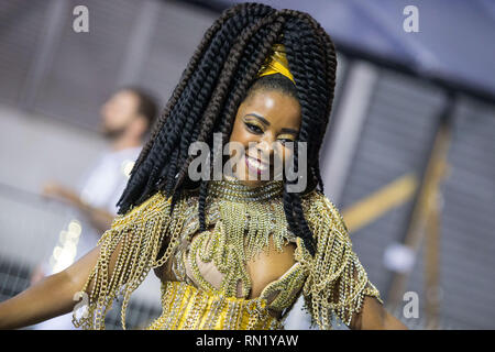 Sao Paulo, Sao Paulo, Brazil. 16th Feb, 2019. Members of Vai Vai Samba School take part in the rehearsal for the upcoming Sao Paulo Carnival 2019, at the Anhembi Sambadrome. The parades will take place on March 1st and 2nd. (Credit Image: © Paulo LopesZUMA Wire) Credit: ZUMA Press, Inc./Alamy Live News Stock Photo