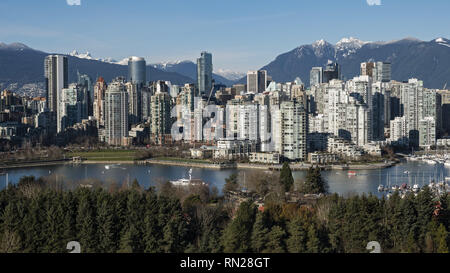 Vancouver, British Columbia, Canada. 6th Feb, 2019. A high angle view ofVancouver's downtown skyline along the North shore of False Creek, Vancouver, B.C. on Wednesday, February 6, 2019. Credit: Bayne Stanley/ZUMA Wire/Alamy Live News