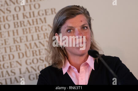 14 February 2019, Germany (German), Berlin: Bianca Klose, Project Manager Mobile Beratung gegen Rechtsextremismus Berlin (MBR), at the presentation of the brochure 'Alles nur Theater? How to deal with the Kulturkampf from the right' in the Deutsches Theater to journalists. Photo: Paul Zinken/dpa Stock Photo