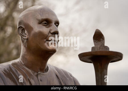 Sri Chinmoy statue, Cardiff Bay Stock Photo