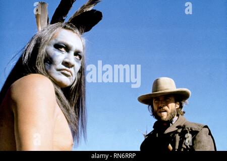 EASTWOOD,INDIAN, THE OUTLAW JOSEY WALES, 1976 Stock Photo