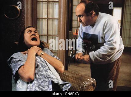 RAMSEY,DEVITO, THROW MOMMA FROM THE TRAIN, 1987 Stock Photo