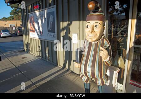 Telford's Pipe and Cigar is a cigar shop in Mill Valley, CA where one can smoke cigars inside and outside. Stock Photo