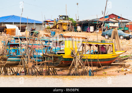 LAKE TONLE SAP, COMBODIA - Floating houses in floating Village at Tonle Sap Lake the largest freshwater lake in Southeast Asia in Unesco Stock Photo