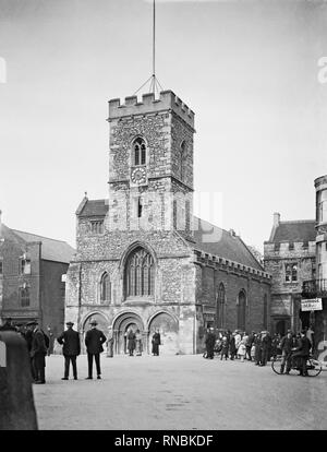 Crowds gather near St Nicolas Church on Bridge Street near the market place in Abingdon circa 1920 Stock Photo